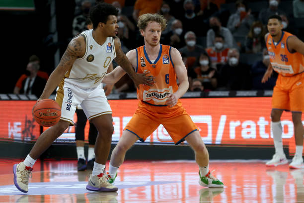 队在攻防转 队在攻防转